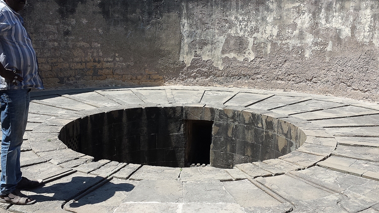 P7 Diu Tower of Silence